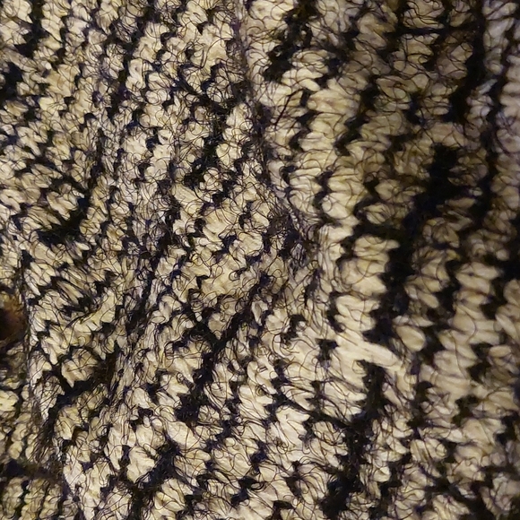 BCBGeneration Black & White Scarf - Picture 4 of 6